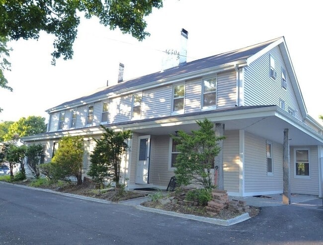 Building Photo - 639 Lincoln St Unit 3
