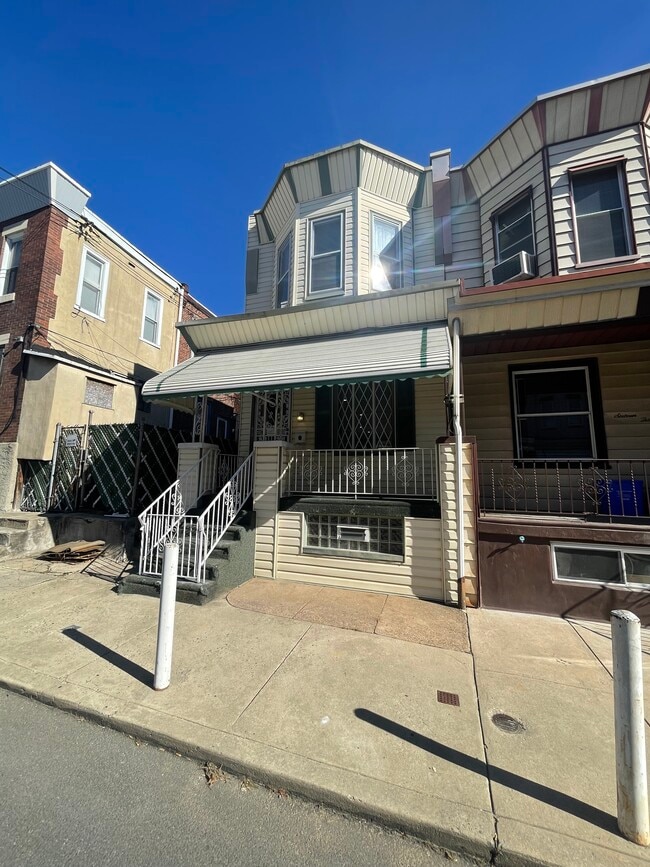 Photo - 1611 S Yewdall St