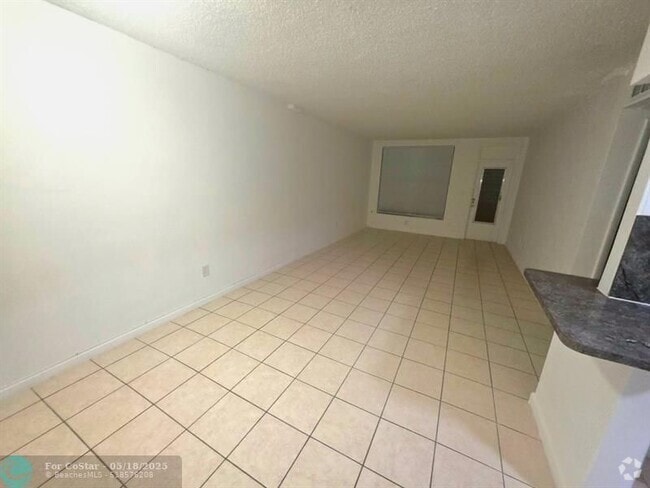 Building Photo - 1150 Euclid Ave Unit 208 Rental