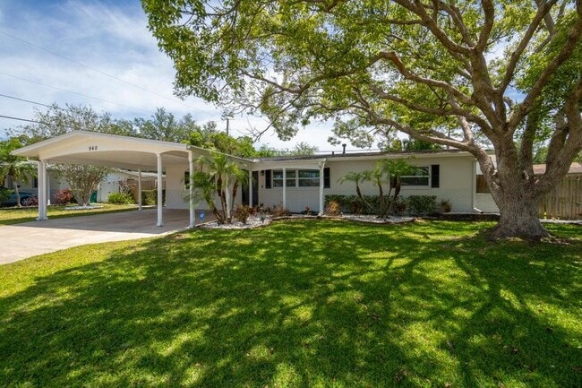 Building Photo - 940 Butia St Rental