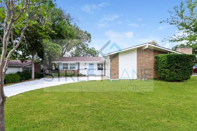 Photo - SPECIAL!!- $1000 off First Full Month if a...