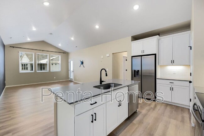 Photo - 563 Vicot Wy Unidad E