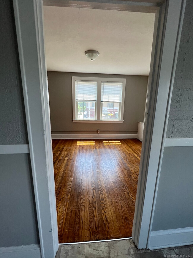 Photo - 861 Farmington Ave