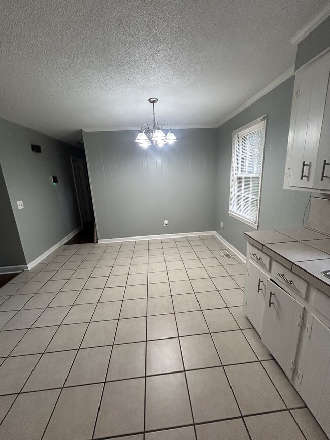 Building Photo - 3010 Skylark Dr Rental