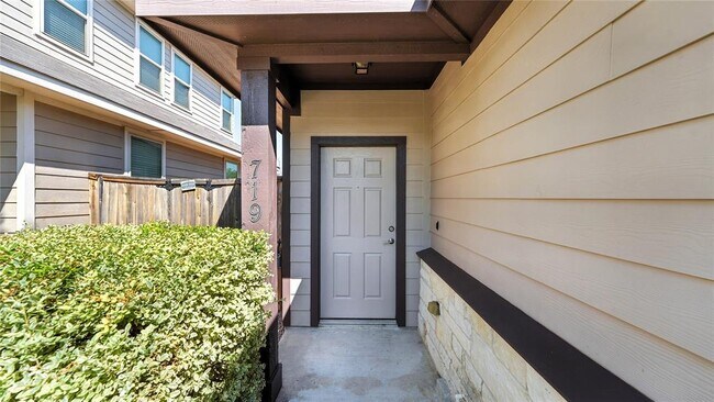 Photo - 719 Gristmill Dr