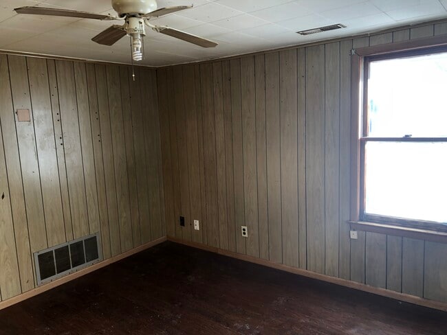 livingroom - 502 Lucy St