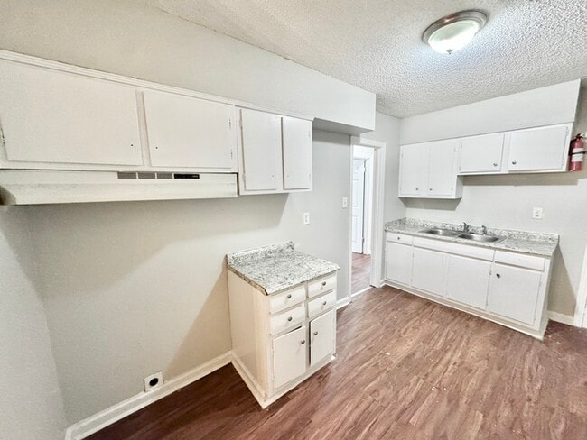 Photo - 2050 Sharon Ln