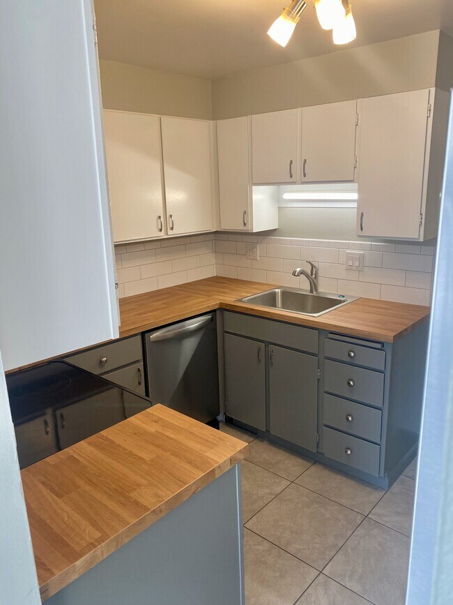 Photo - 400 Rencliffe Apartments Unit 405