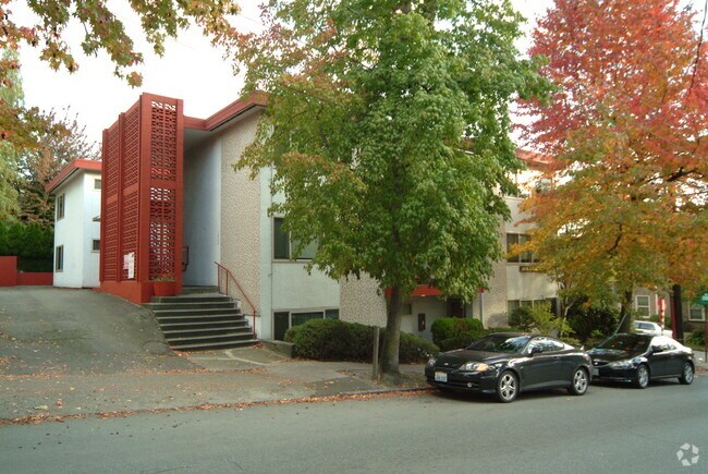 Photo - Thomas St