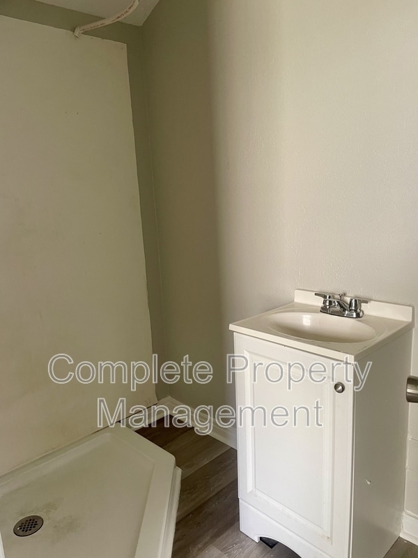 Photo - 6721 Grasselli Rd