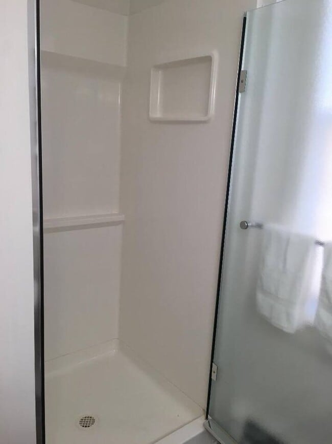 Photo - Cresent NE Apartments Unit #4
