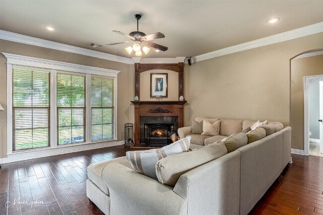 Photo - 244 Gloucester Dr