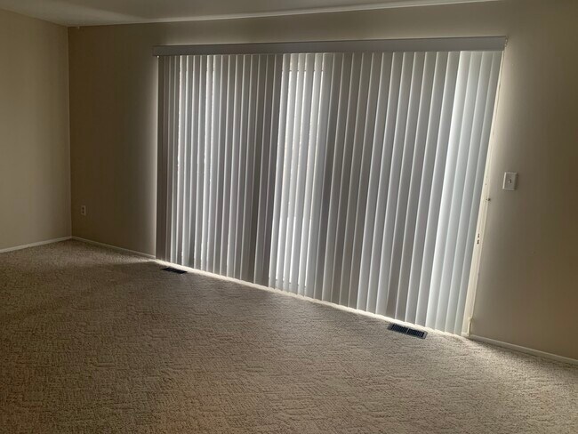 Open Dining / Family Room - 5131 Buckingham Unit 1