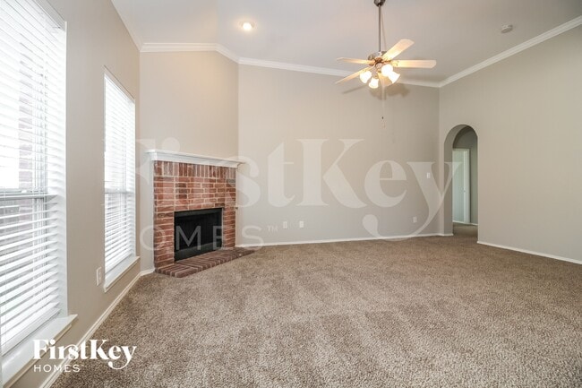 Photo - 2925 Oakshire St