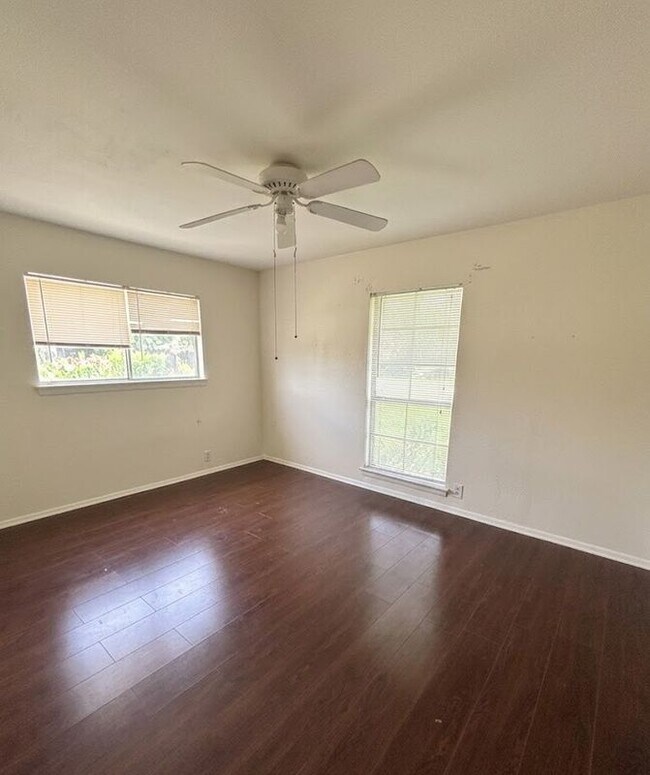 Photo - 4307 Markham St