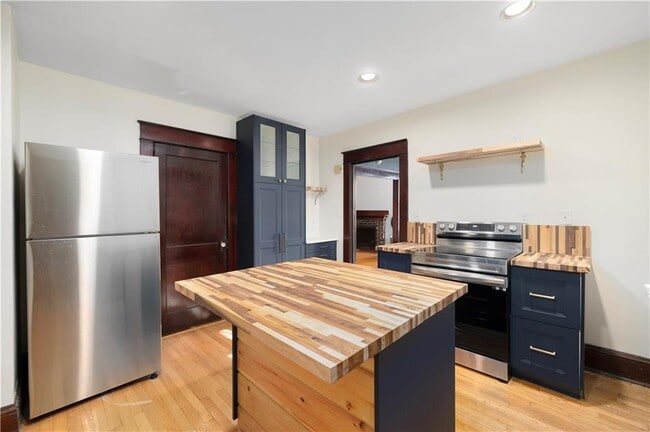 Photo - 31 Cranston Ave Unit 3