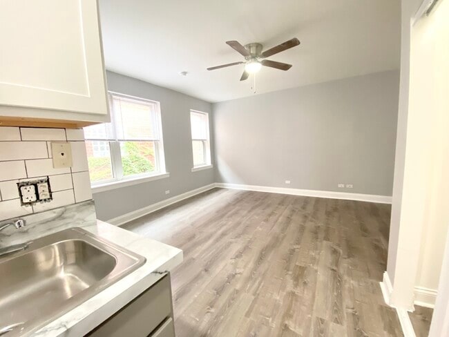 Photo - 4241 N Kenmore Ave Unit 303