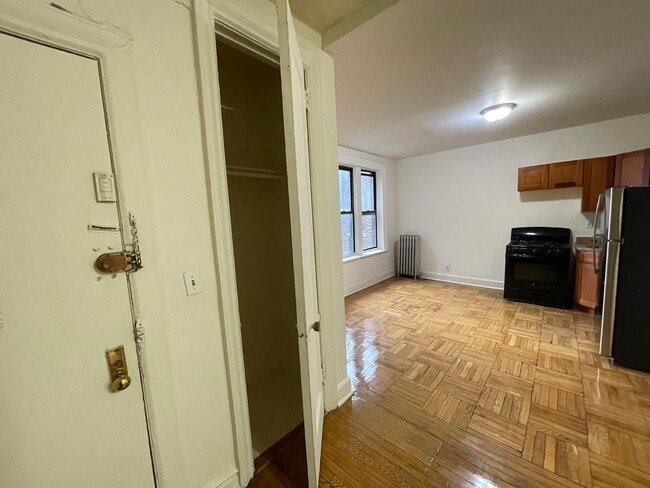 Photo - 142 W 238th St Unidad 23