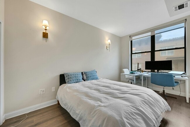 Building Photo - 4315 Park Ave Unit 5D