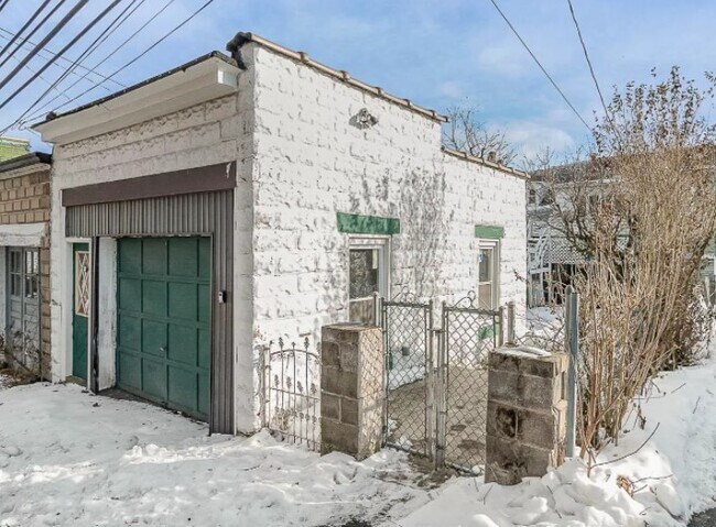 Photo - 1717 Centre St