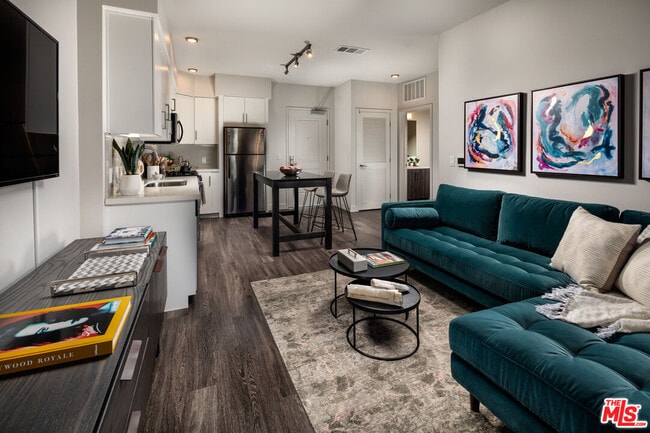 Photo - 687 S Hobart Blvd Unidad 354