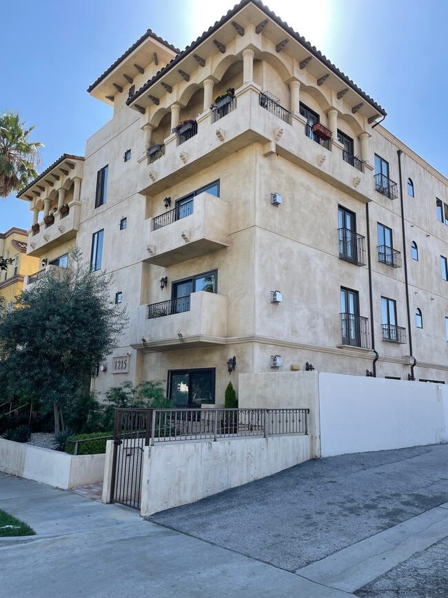 Building Photo - 1215 Armacost Ave Unit 302