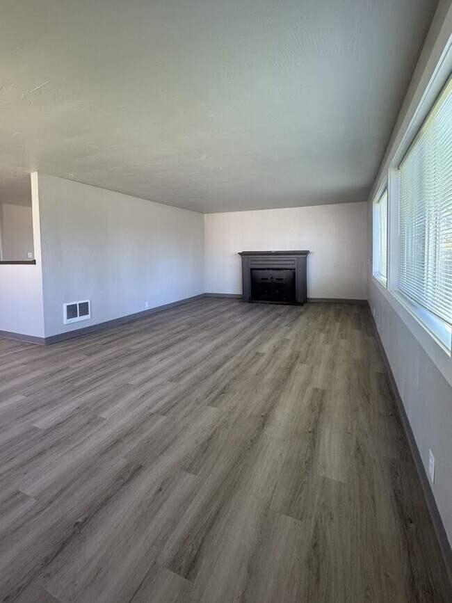 Photo - (OCK) 3-Bed 1-Bath Fully Renovated Home Unidad 1/2