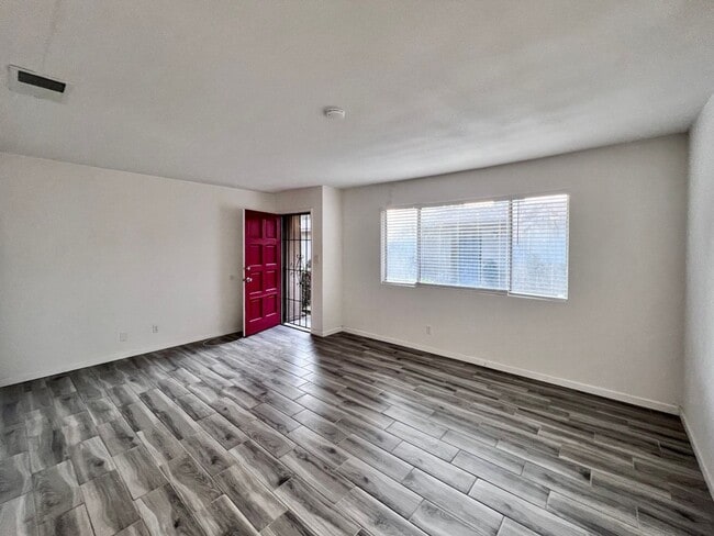 Photo - $1,650 Barstow & Minnewawa, 2 bedroom Condo - Clovis / Beautiful Landscaping