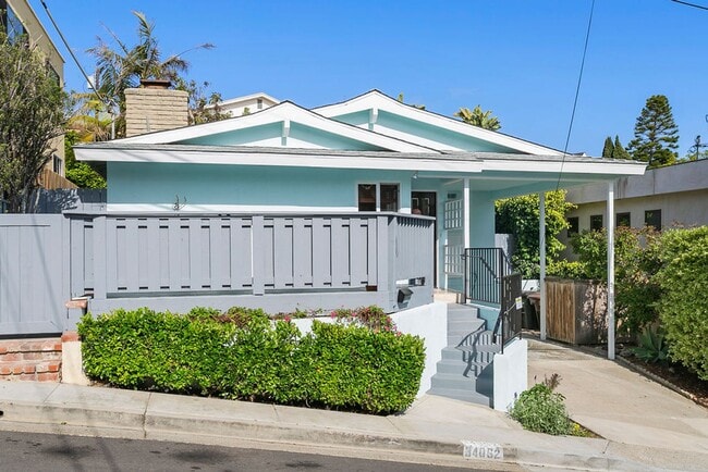 Building Photo - Charming Lantern District Bungalow Rental