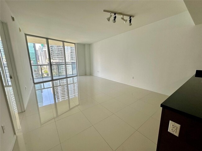 Photo - 475 Brickell Ave Unit 1614