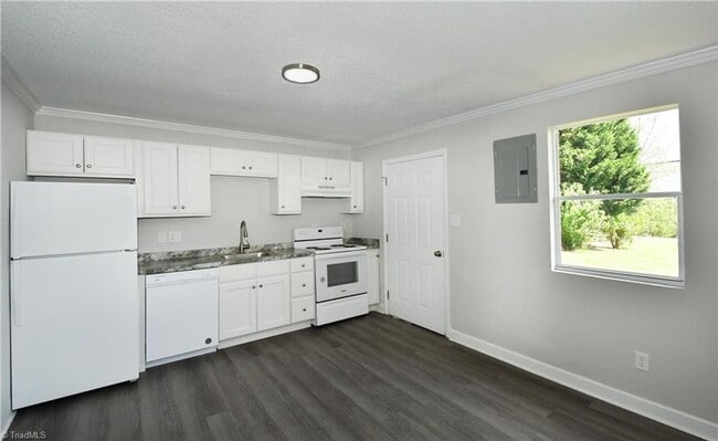 Photo - Van Buren Duplex-Zee Realty Unidad 2412 #B