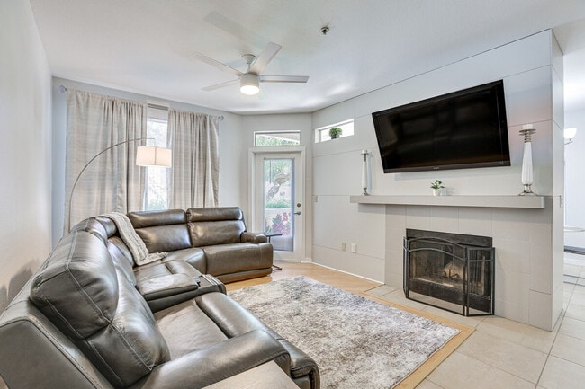 Building Photo - 11375 E Sahuaro Dr Unit ID1385952P