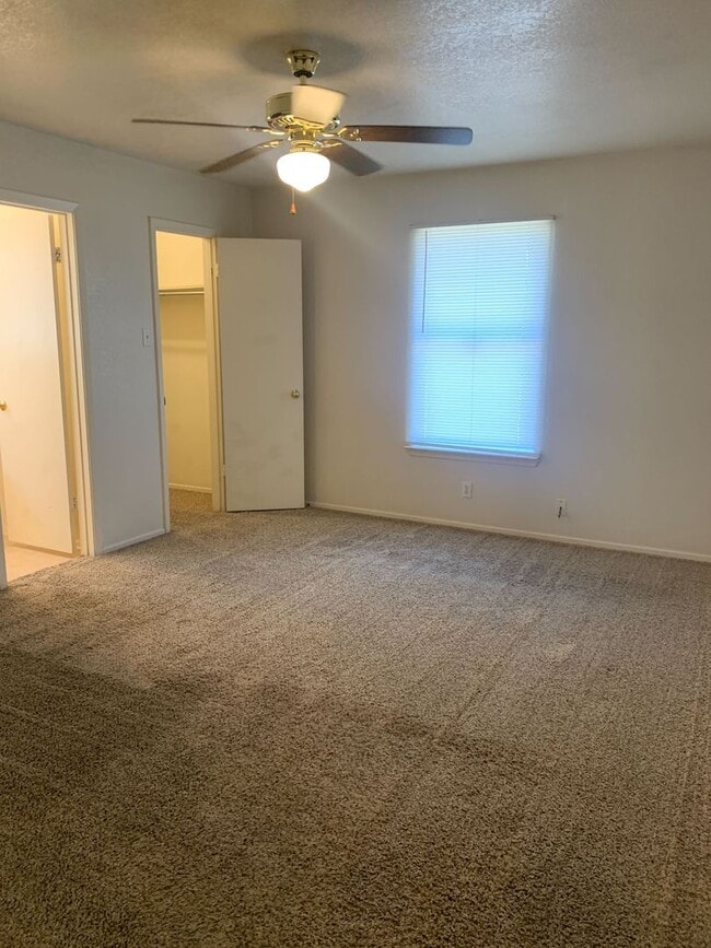 Photo - MOVE IN SPECIAL - 2 WEEKS FREE !!!