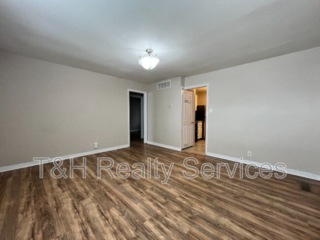 Photo - 4924 Farrington Ave