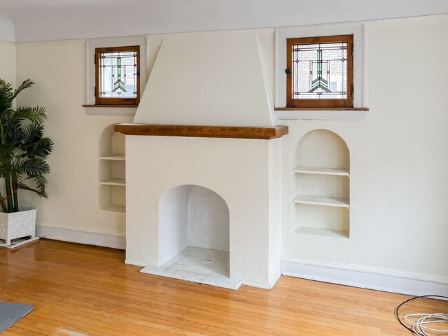 Building Photo - 2625 W Berwyn Ave Unit 2