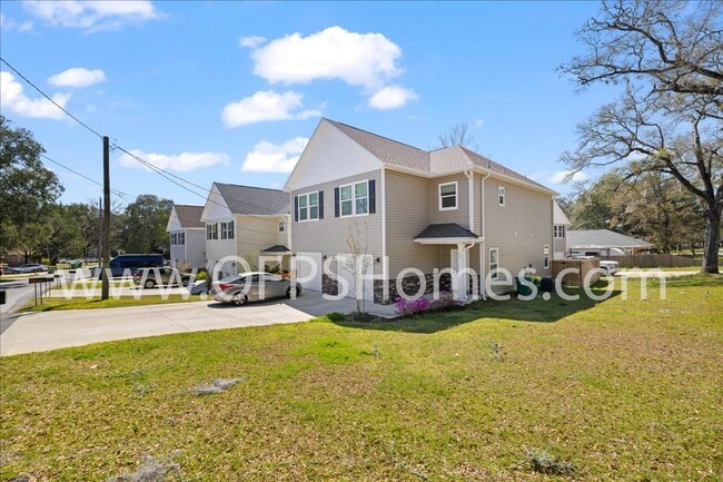 Photo - Home in the heart of Niceville