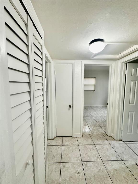 Photo - 1624 Queensway Rd