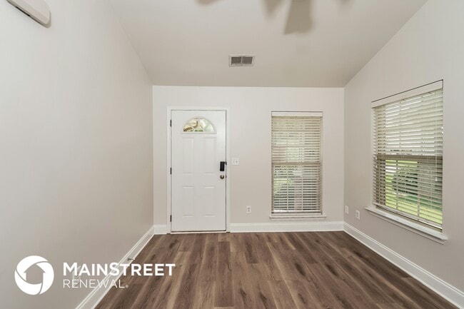 Photo - 105 Clover St