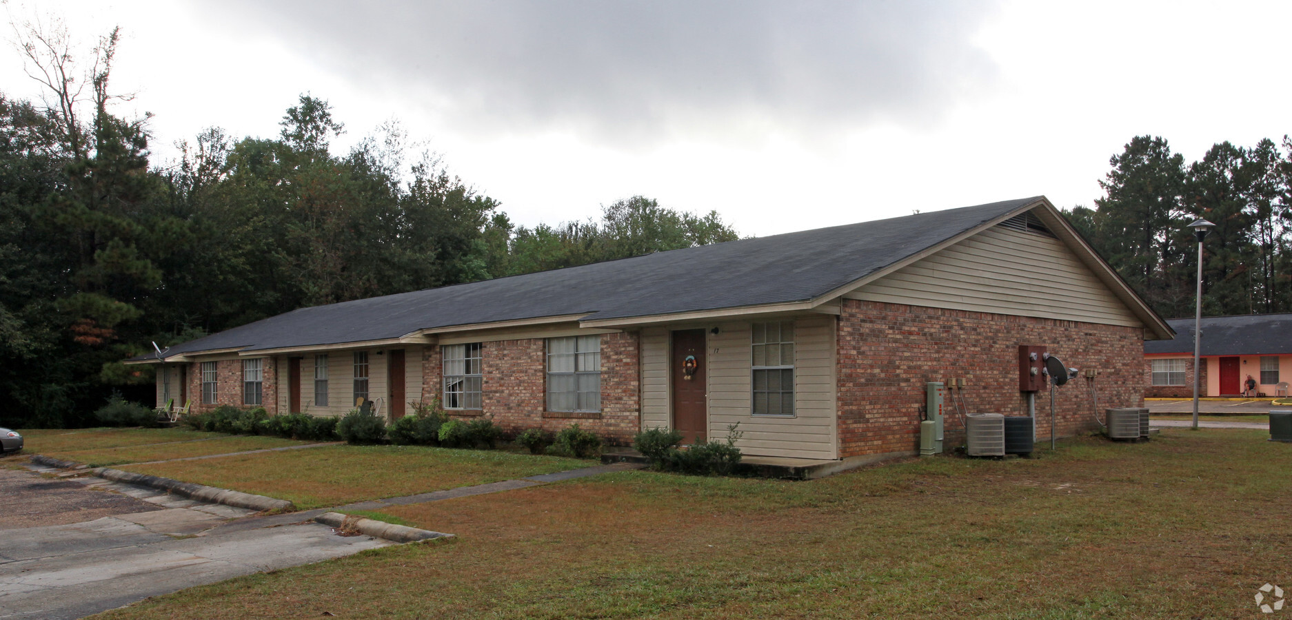 Photo - River Oaks Apartments