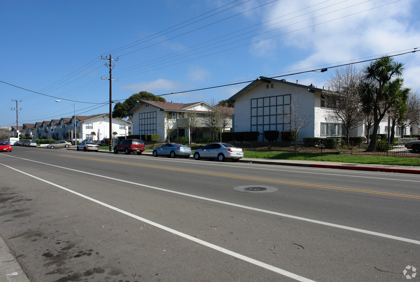 Kailani Village - Kailani Village Apartments