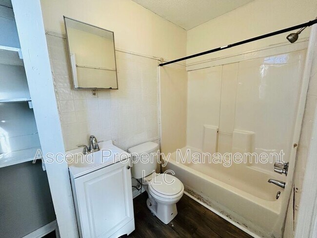 Photo - 2103 Taylor St