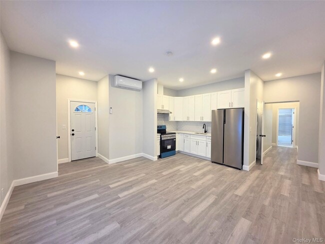 Building Photo - 143 Jericho Tpke Unit APT A