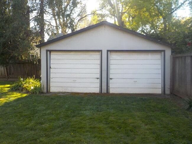 Photo - 1211 Laburnum Ave