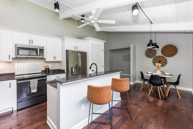 Photo - 2109 W 5th Ave