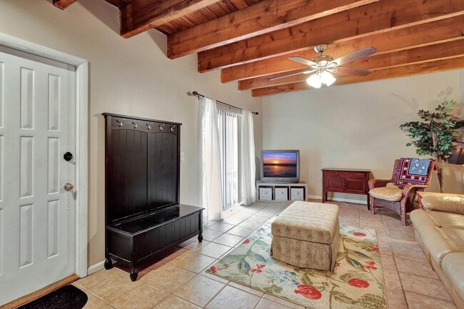 Photo - 1558 Shaker Cir