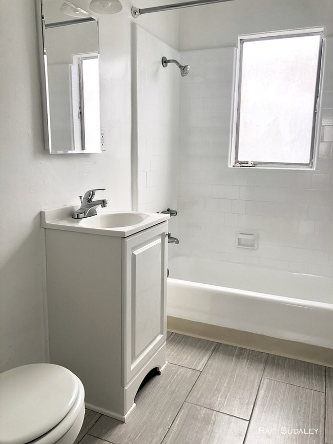 Building Photo - 2241 W. 14th Street Rental
