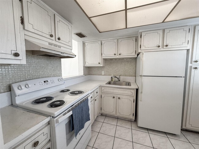 Photo - 1333 E Hallandale Beach Blvd Unit 335