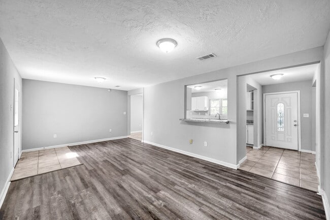 Photo - 4 Little John Ln