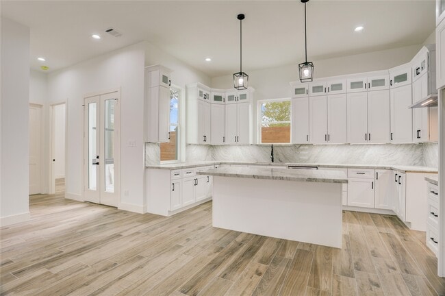 Photo - 6814 Hartland St