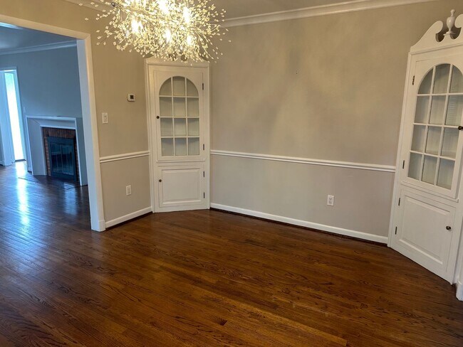 Photo - 2405 Crest St